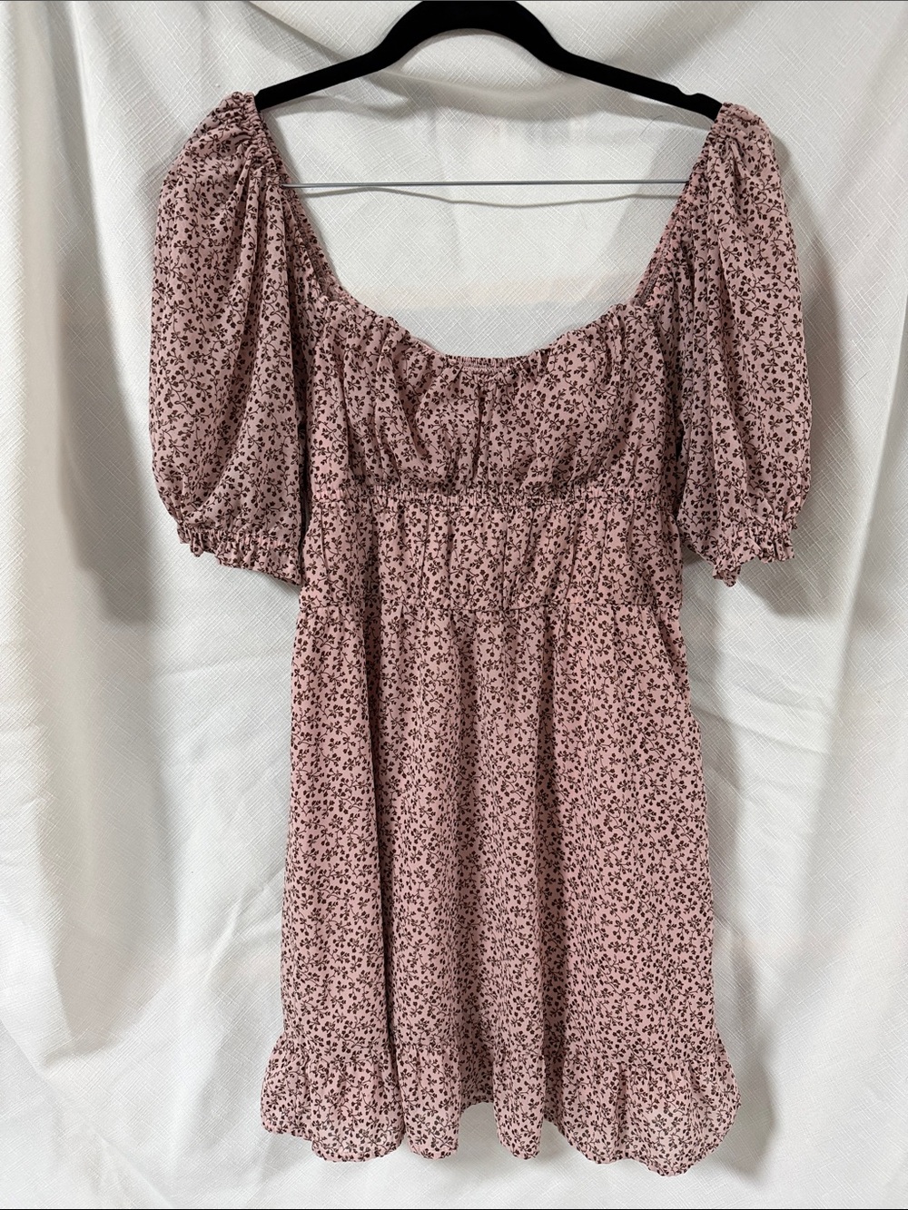 Hollister Rose-Pink Floral Midi Dress with Puff Sleeves